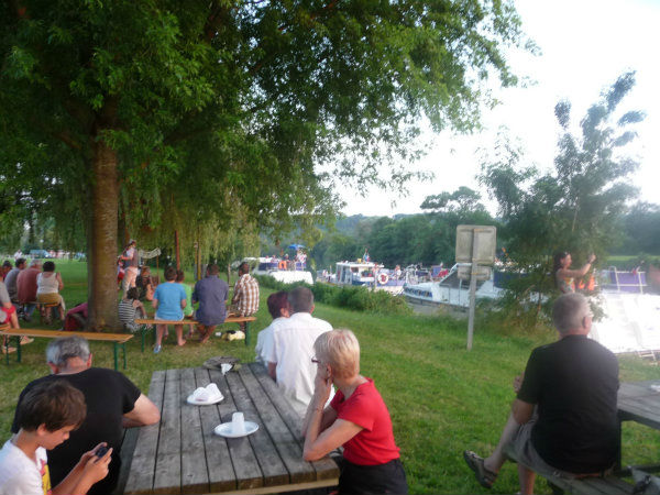 aperitif-concertsoing-les-frelots-9-f237